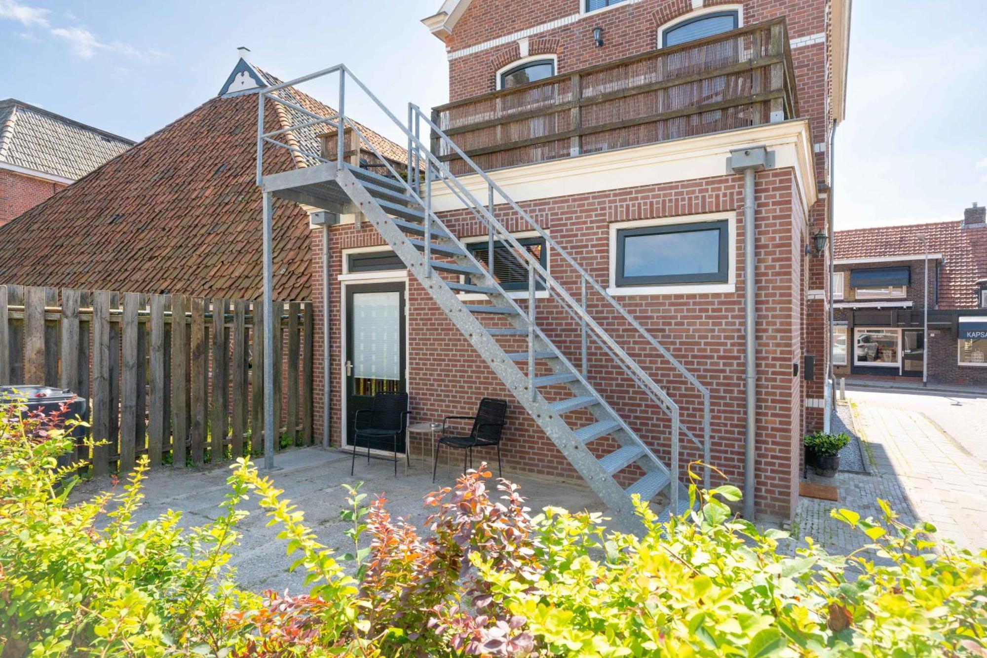 Sfeervol Verblijf In Oude Gemeentehuis Eenrum. מראה חיצוני תמונה