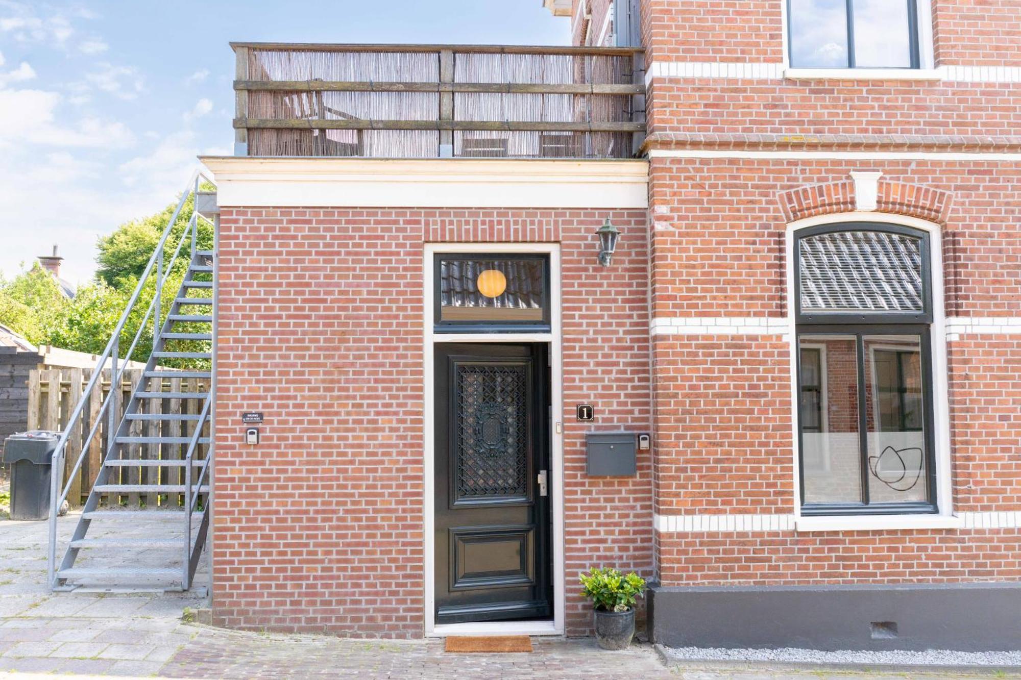 Sfeervol Verblijf In Oude Gemeentehuis Eenrum. מראה חיצוני תמונה